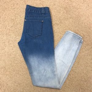 2 toned denim 2B Bebe jeans 💙